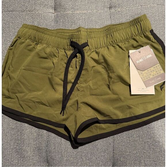 Flag nor Fail NWT Quick Dry DWR Apex Shorts in Olive Green/Black Size Small - Picture 2 of 4
